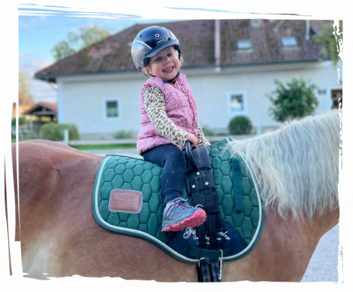 Reiten auf den gößen Pferden Unsere Kinder beim reiten auf Sehsa
